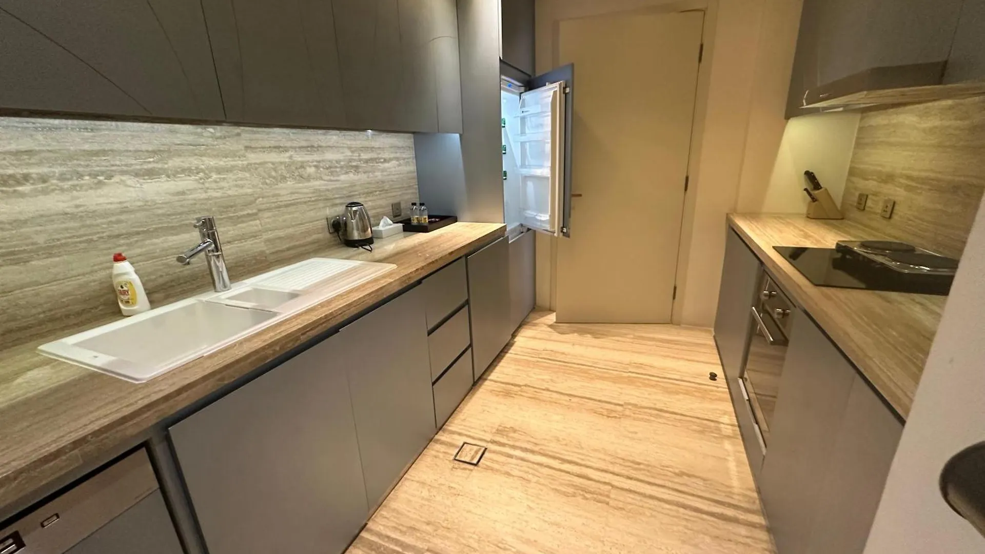 Damac Towers Olaya By Selsal Hotel Riyadh 4*,